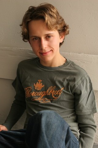 Фото - Дэвид Дорфман: 320x480 / 26 Кб