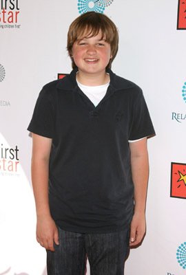 Фото - Энгус Т. Джонс: 270x400 / 16 Кб