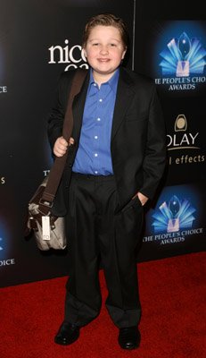 Фото - Энгус Т. Джонс: 231x400 / 18 Кб