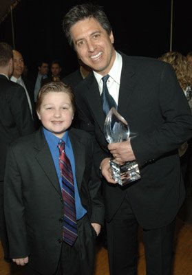 Фото - Энгус Т. Джонс: 279x400 / 20 Кб