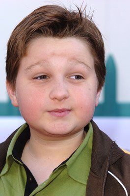 Фото - Энгус Т. Джонс: 265x400 / 23 Кб