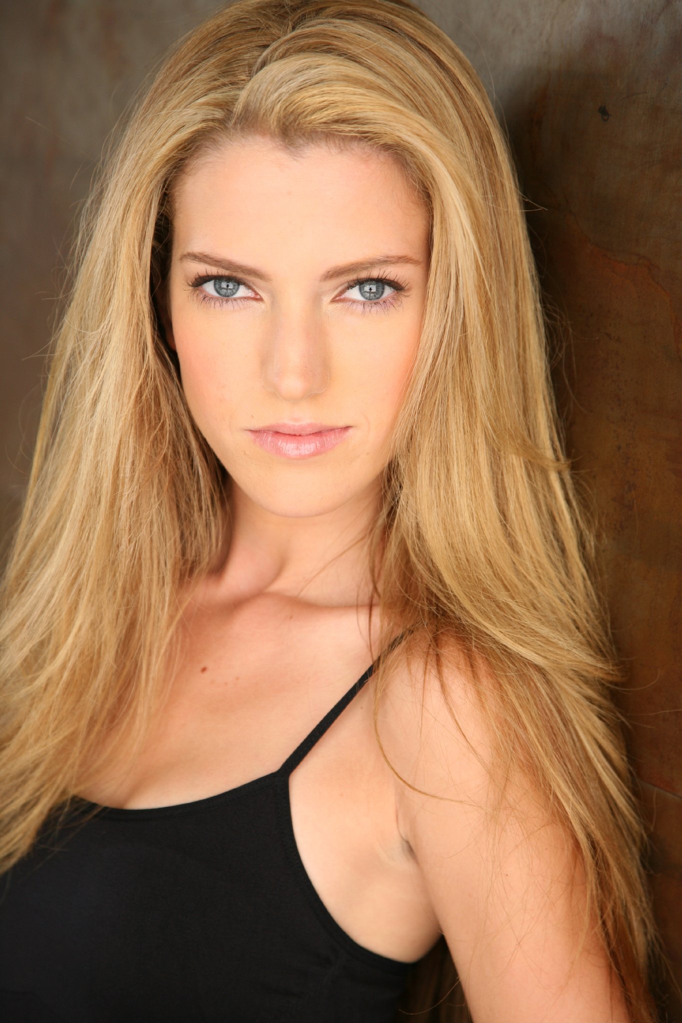 Фото - Lindsay Taylor: 1365x2048 / 351 Кб