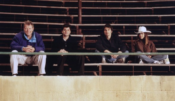 Фото - John Carlino: 586x341 / 39 Кб