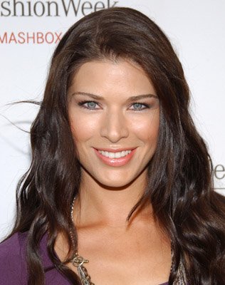 Фото - Adrienne Janic: 316x400 / 30 Кб