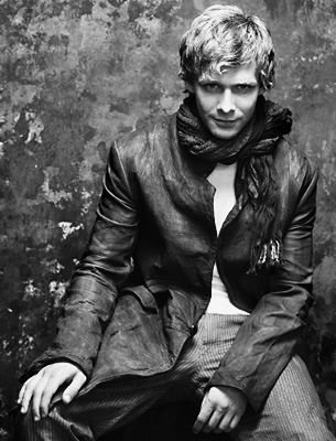 Фото - Джонни Льюис: 305x400 / 35 Кб