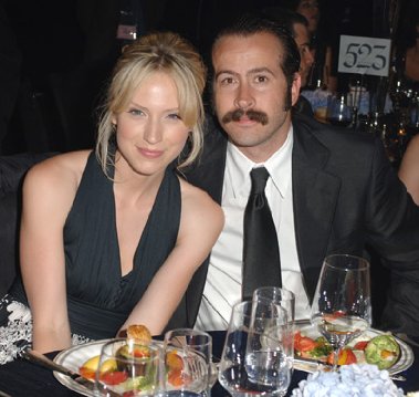 Фото - Бэт Рисграф: 379x359 / 33 Кб