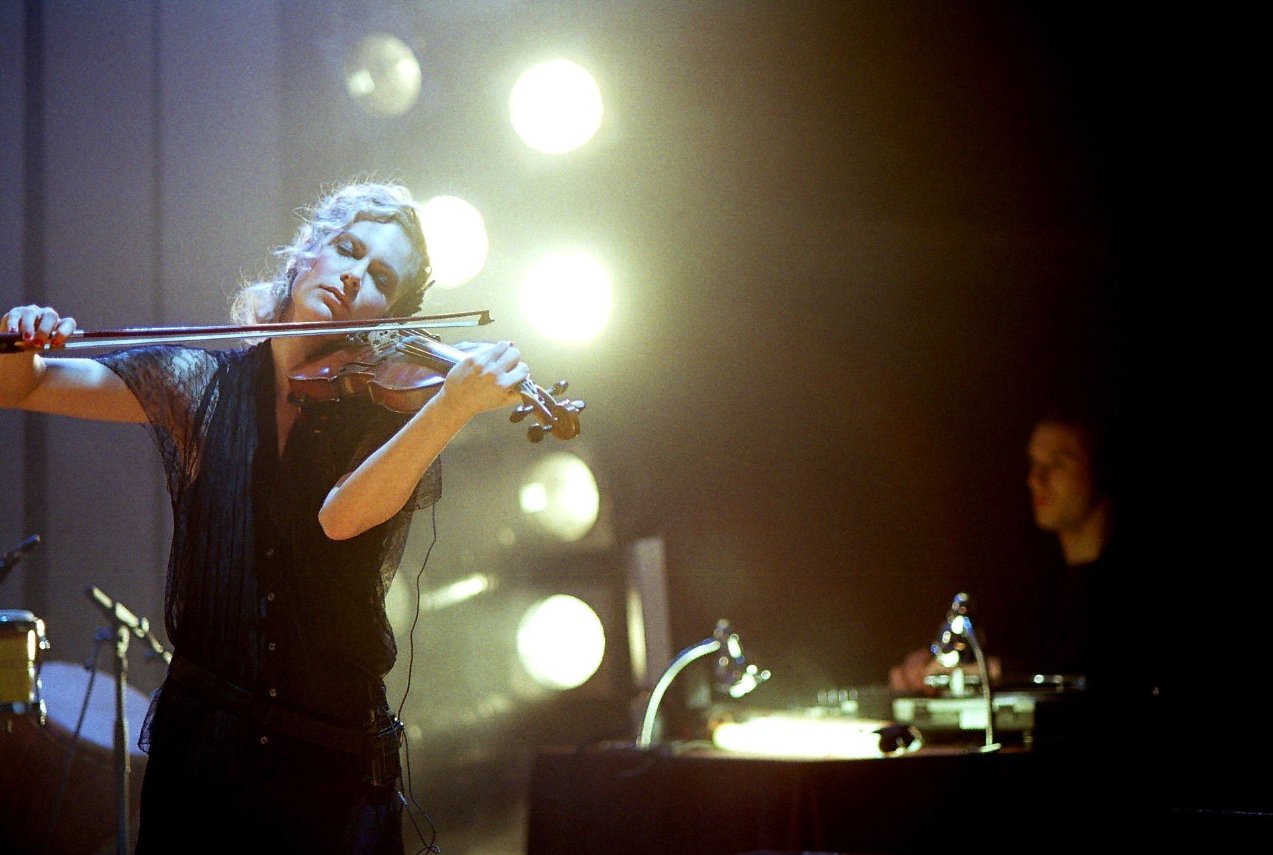 Фото - Эмили Охана: 1273x855 / 145 Кб