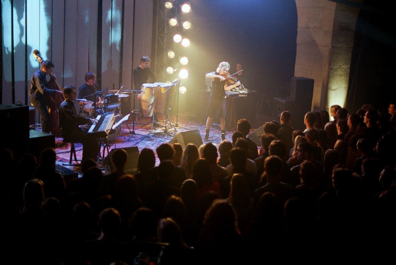 Фото - Эмили Охана: 1273x855 / 146 Кб