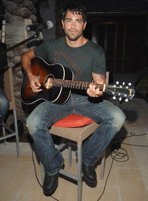 Фото - Джесси Меткалф: 295x400 / 30 Кб