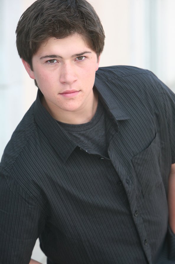 Фото - Виатт Смит: 593x890 / 76 Кб