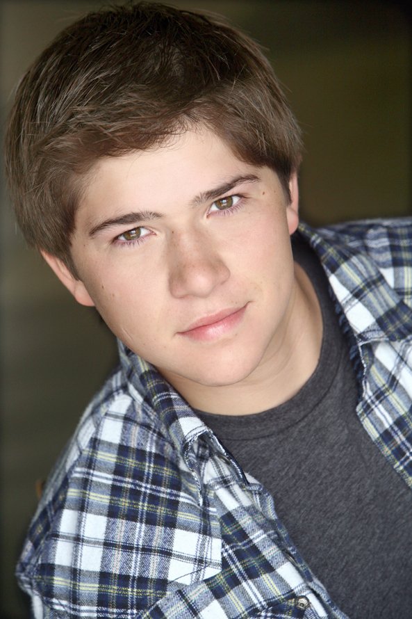 Фото - Виатт Смит: 593x890 / 104 Кб