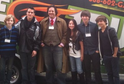 Фото - Виатт Смит: 395x270 / 23 Кб