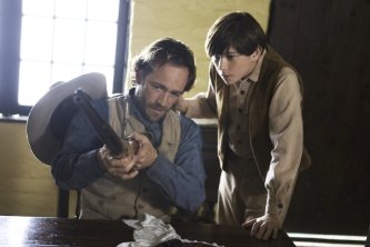 Фото - Виатт Смит: 333x222 / 15 Кб