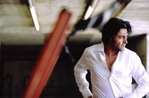 Фото - Nicholas Guilak: 295x193 / 13 Кб