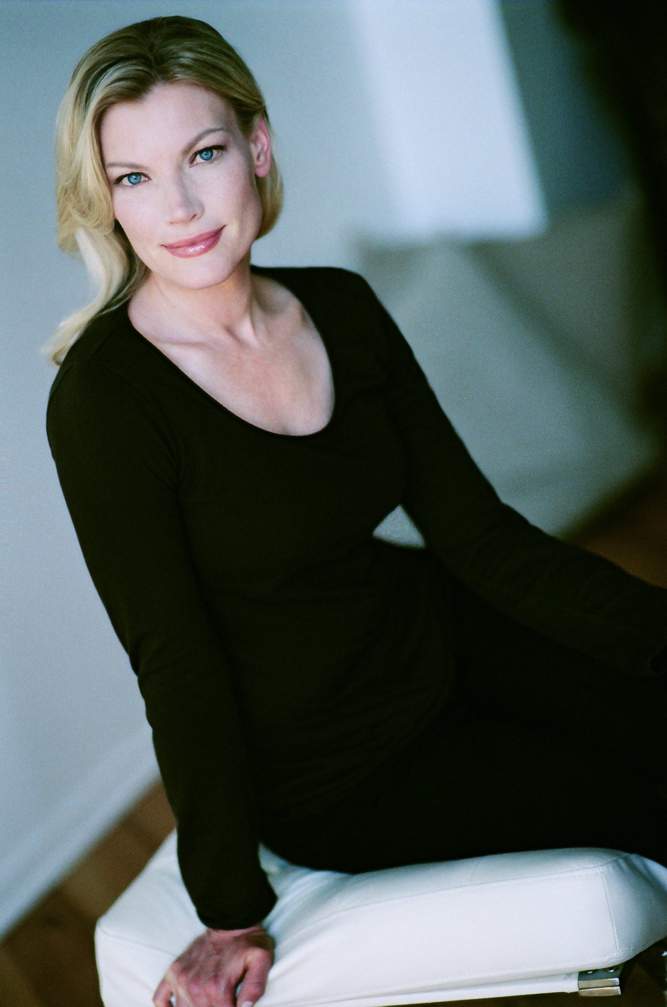 Фото - Renee Domenz: 1358x2048 / 311 Кб