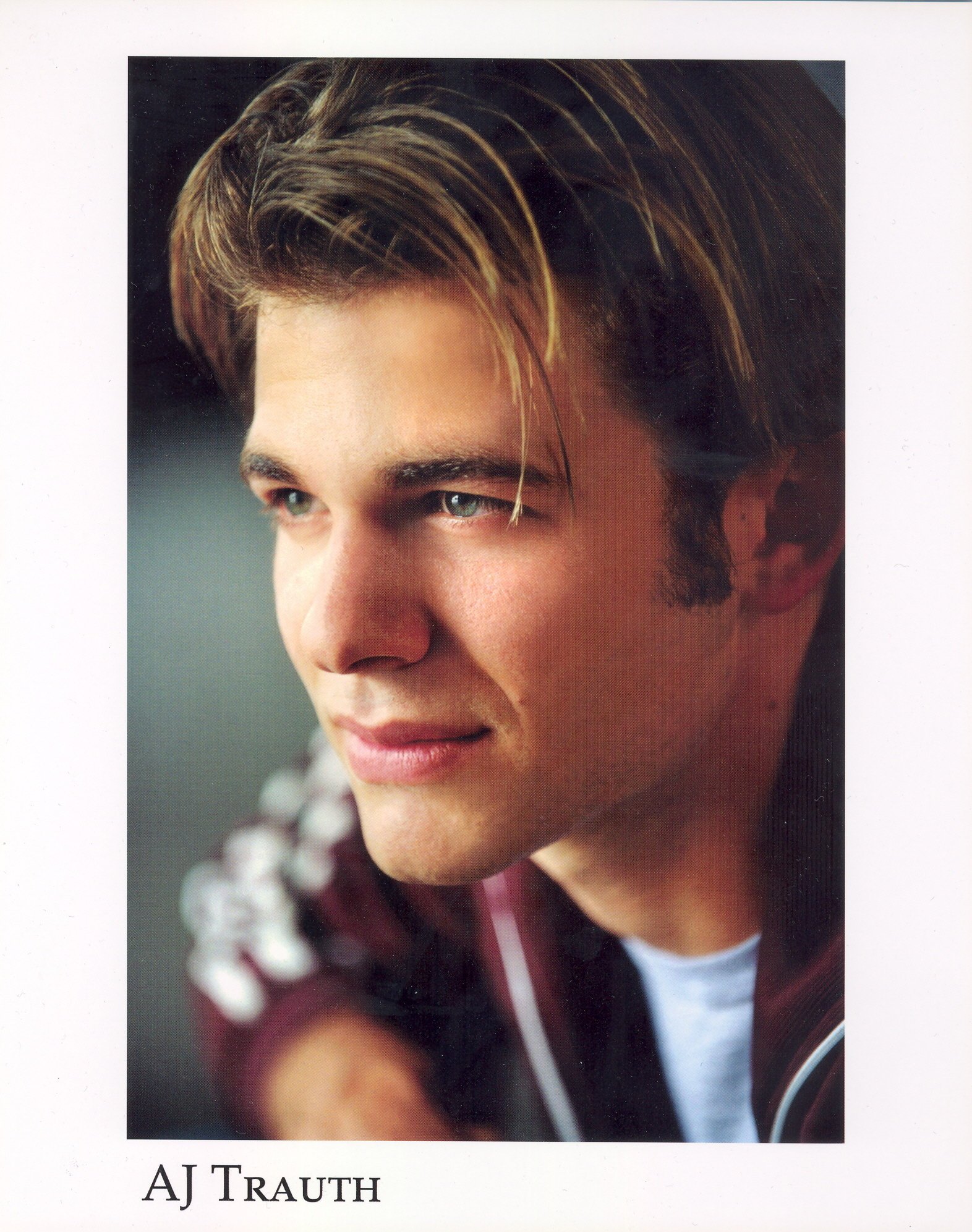 Фото - А.Дж. Трот: 1572x1993 / 586 Кб