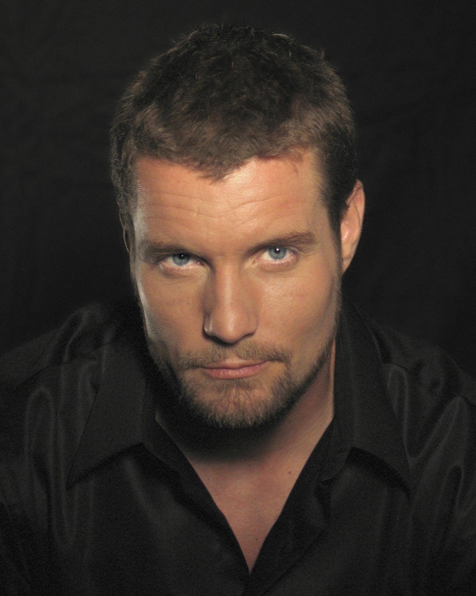 Фото - Дэмиен Пакер: 1638x2048 / 476 Кб