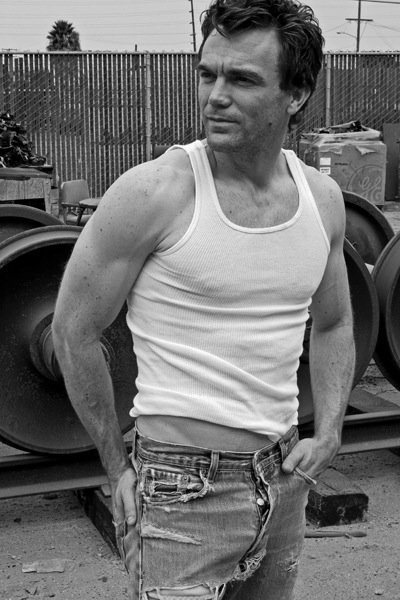 Фото - John Todd: 400x600 / 58 Кб