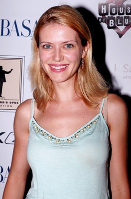 Фото - Suzanna Urszuly: 263x400 / 25 Кб