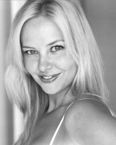 Фото - Amy Esterle: 450x565 / 37 Кб