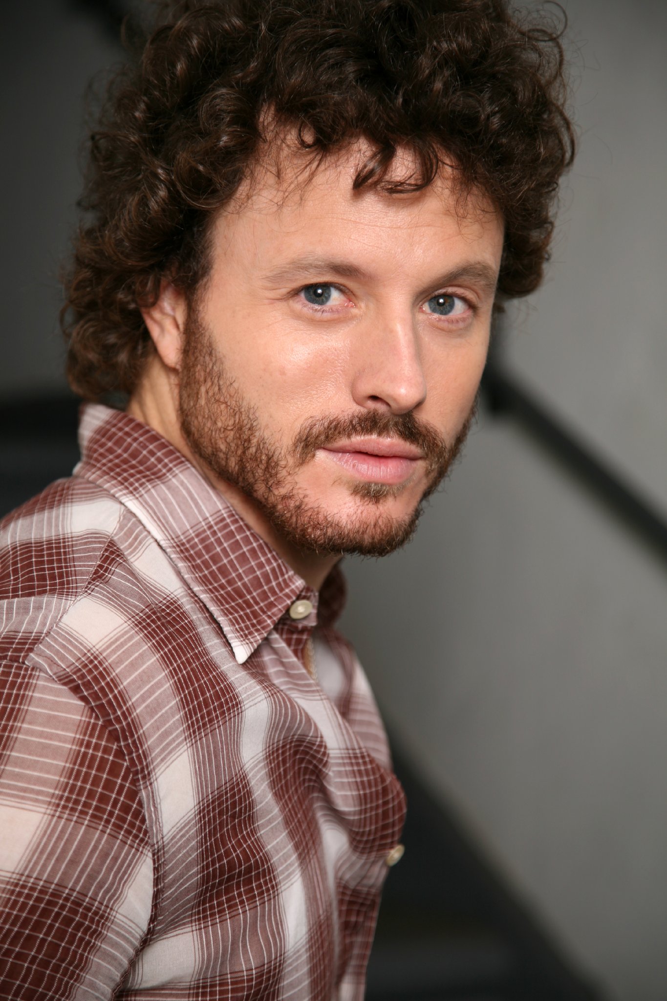 Фото - Расселл Дархэм Комегис: 1365x2048 / 384 Кб