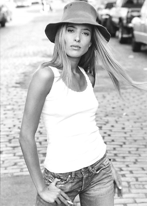 Фото - Jimena Hoyos: 500x700 / 58 Кб