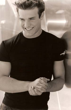 Фото - Джошуа ЛеБар: 300x463 / 17 Кб