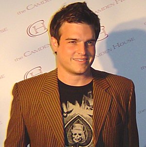 Фото - Джошуа ЛеБар: 300x302 / 23 Кб