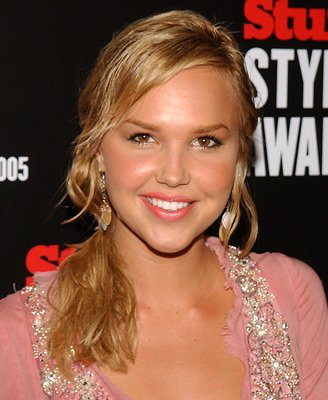 Фото - Ариэль Кеббел: 328x400 / 32 Кб