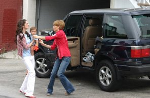 Фото - Tara Mercurio: 296x195 / 17 Кб