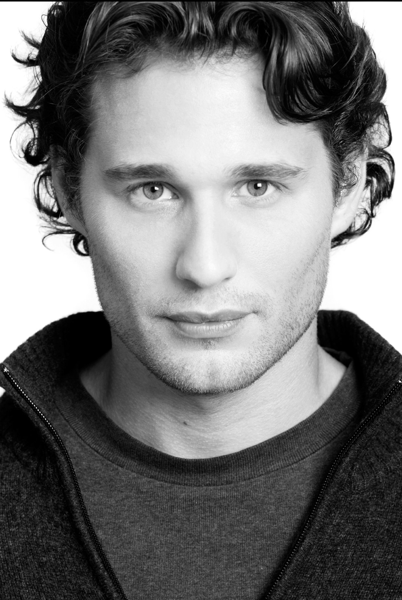 Фото - Travis Oliver: 1372x2048 / 443 Кб