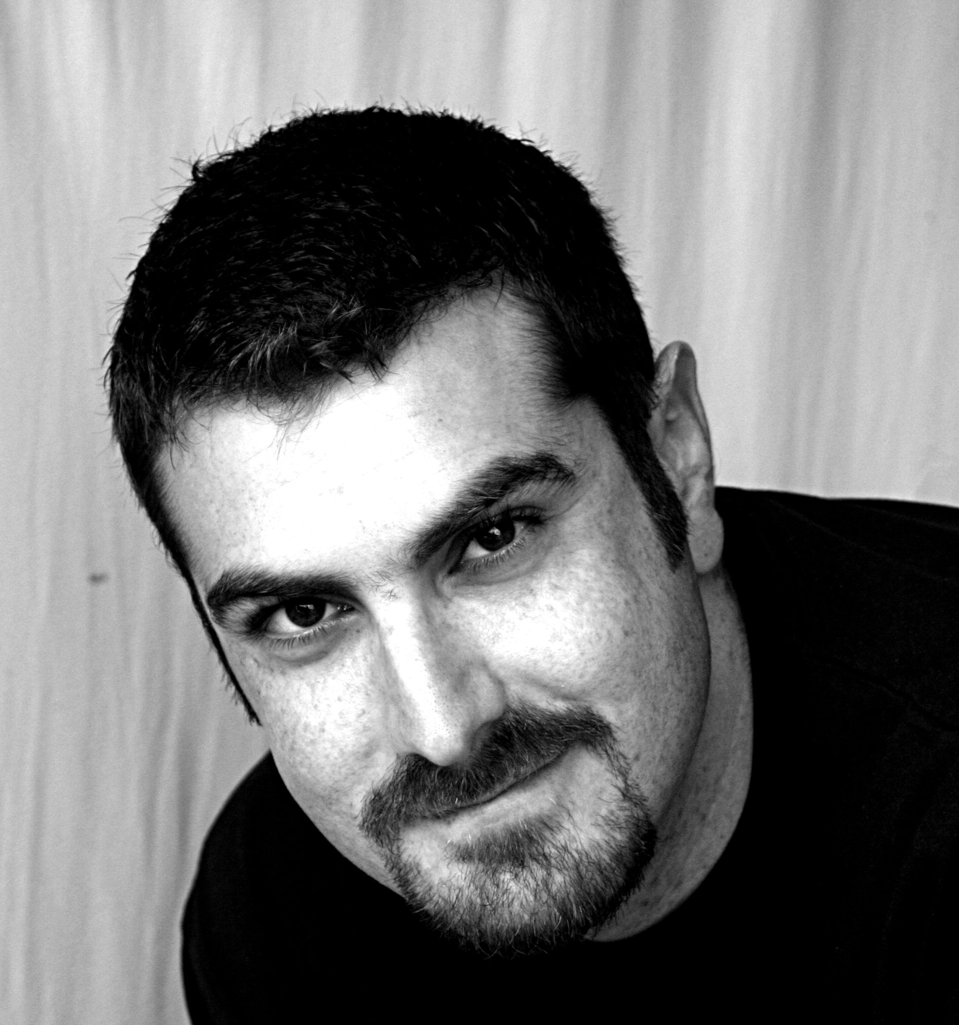 Фото - Дэниэл Дженкс: 1916x2048 / 486 Кб