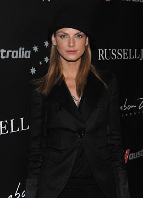 Фото - Анджела Линдвэлл: 289x400 / 15 Кб