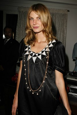 Фото - Анджела Линдвэлл: 267x400 / 23 Кб