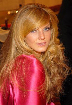 Фото - Анджела Линдвэлл: 275x400 / 28 Кб