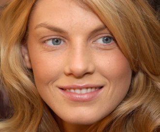 Фото - Анджела Линдвэлл: 330x272 / 19 Кб