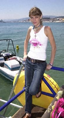 Фото - Анджела Линдвэлл: 219x400 / 26 Кб