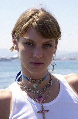 Фото - Анджела Линдвэлл: 262x400 / 21 Кб