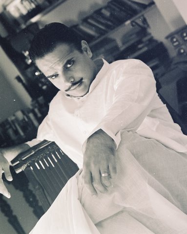 Фото - Harsh Chhaya: 383x480 / 33 Кб