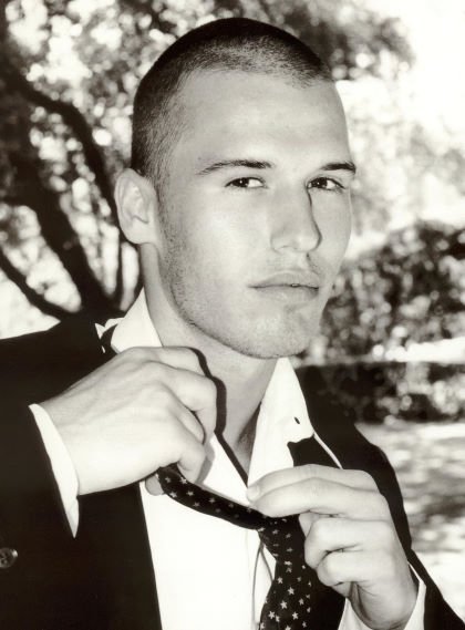 Фото - Alex Nesic: 420x569 / 43 Кб