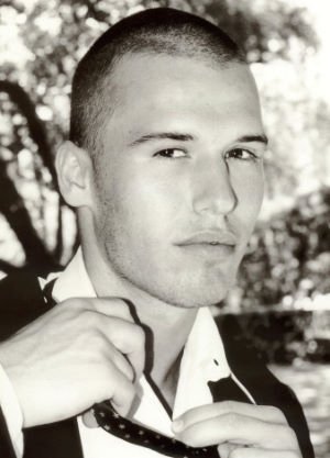 Фото - Alex Nesic: 300x417 / 25 Кб