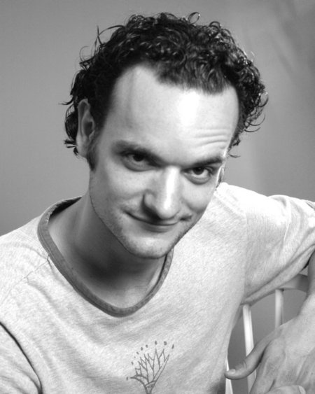 Фото - Aaron Bernard: 450x563 / 41 Кб