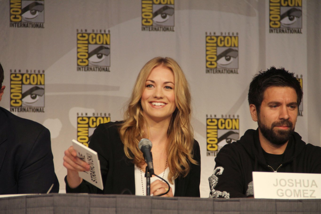 Фото - Ивонн Страховски: 1365x910 / 140 Кб