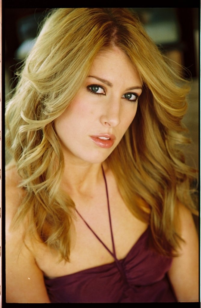 Фото - Мэган Флинн: 668x1024 / 103 Кб