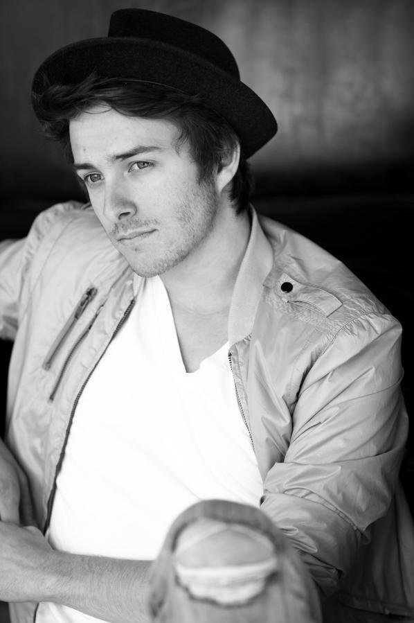 Фото - Рис Томпсон: 598x899 / 59 Кб