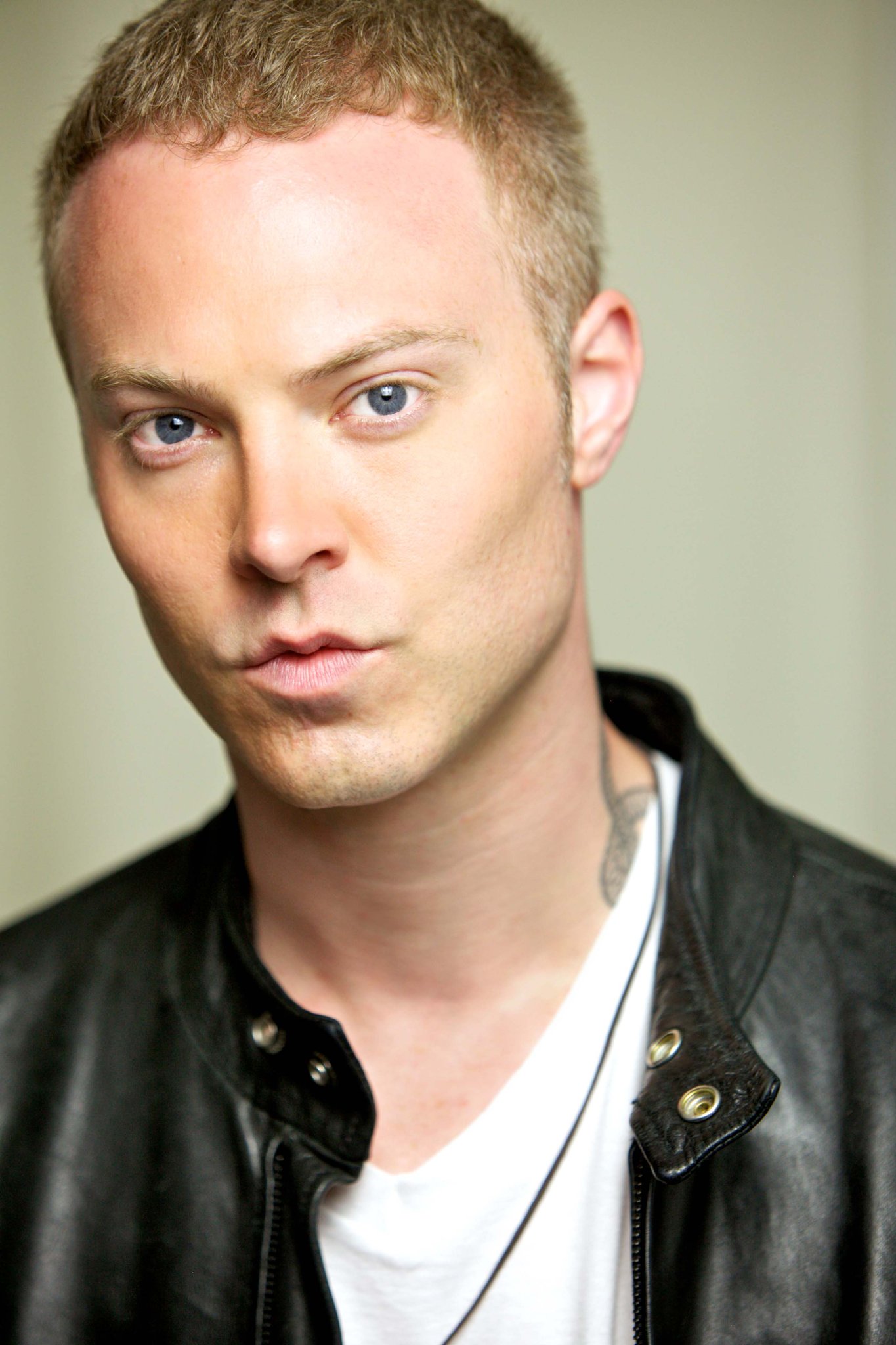 Фото - Robert Oppel: 1365x2048 / 281 Кб