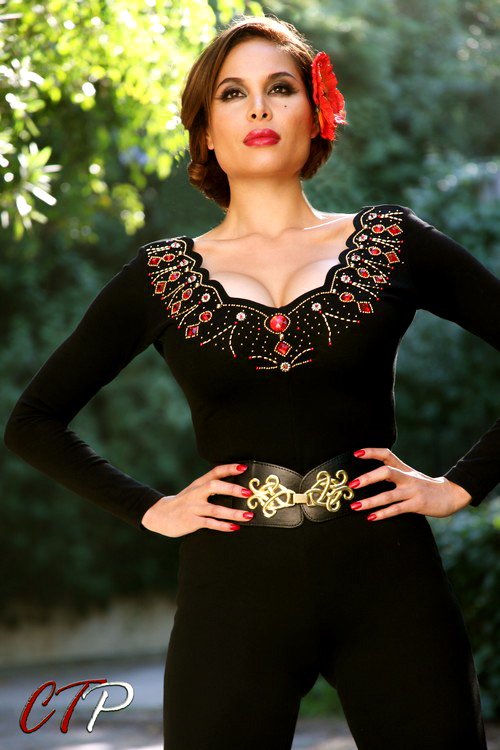 Фото - Radha Nilia: 500x750 / 70 Кб