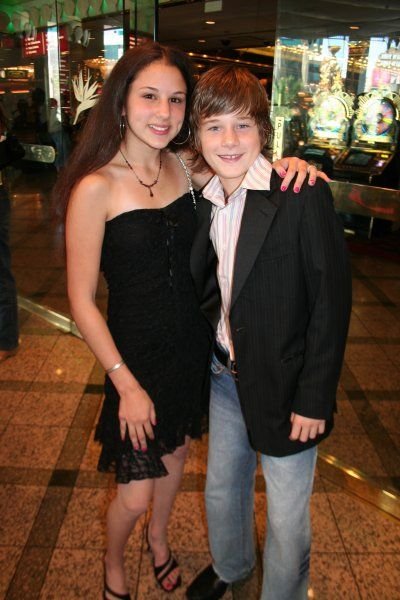 Фото - Люк Бенвард: 400x600 / 52 Кб