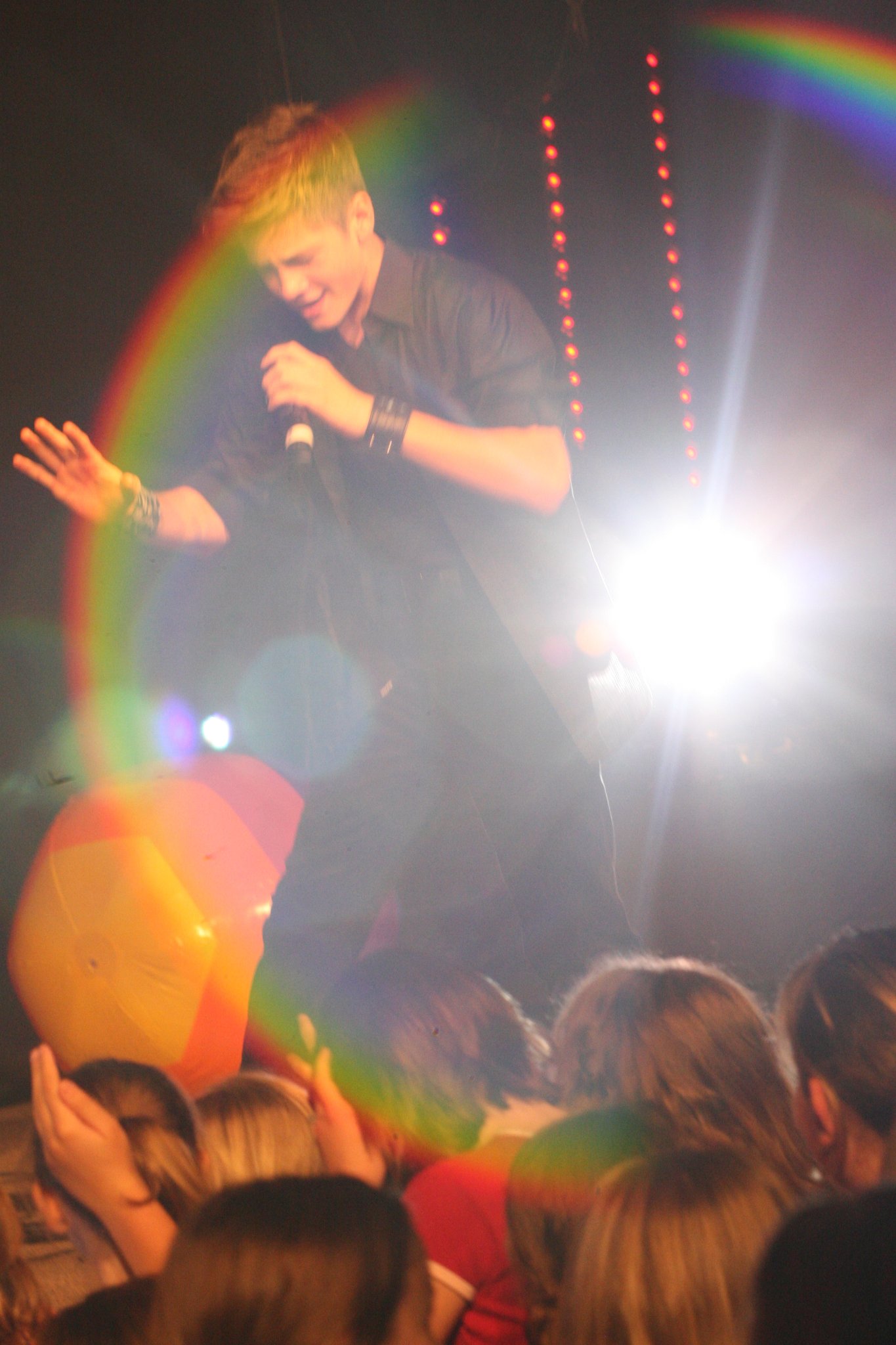 Фото - Люк Бенвард: 1365x2048 / 294 Кб