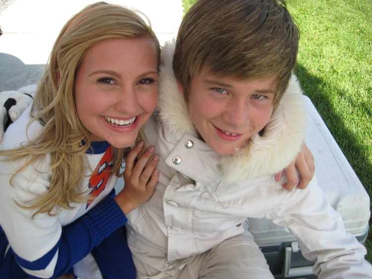 Фото - Люк Бенвард: 750x562 / 82 Кб